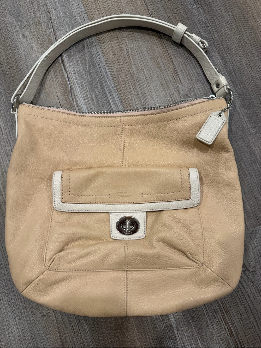 Coach Penelope Hobo Shoulder Bag Tan Beige Ivory Leather Turnlock Y2K
